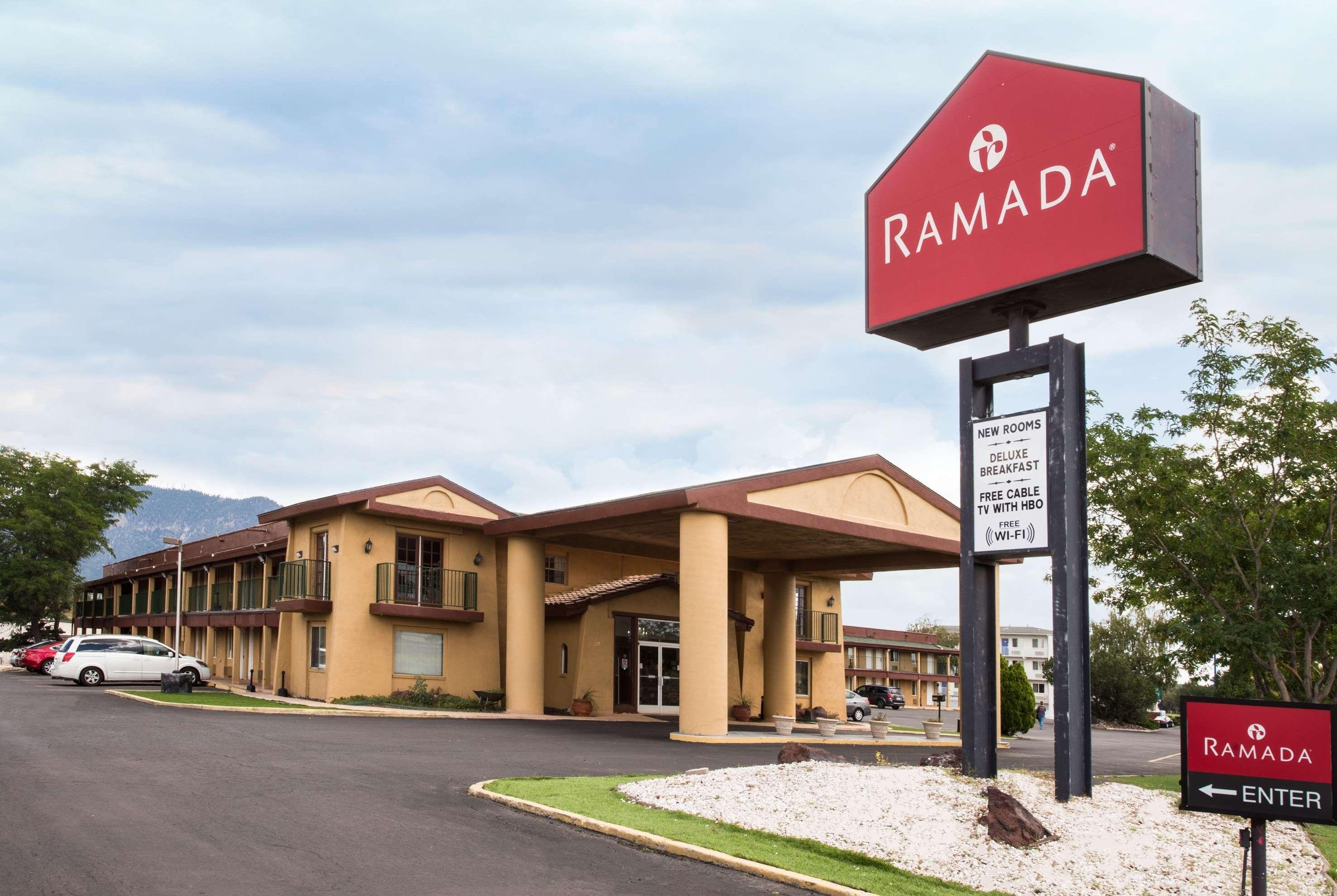 Ramada By Wyndham Flagstaff East Hotel Esterno foto